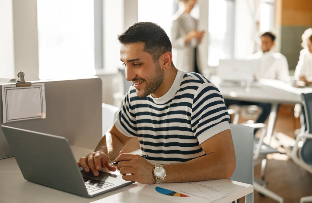 <span style="color:#00A99D;">Empowered Choices: </span> When to Outsource CFO Services and When to Hire In-House